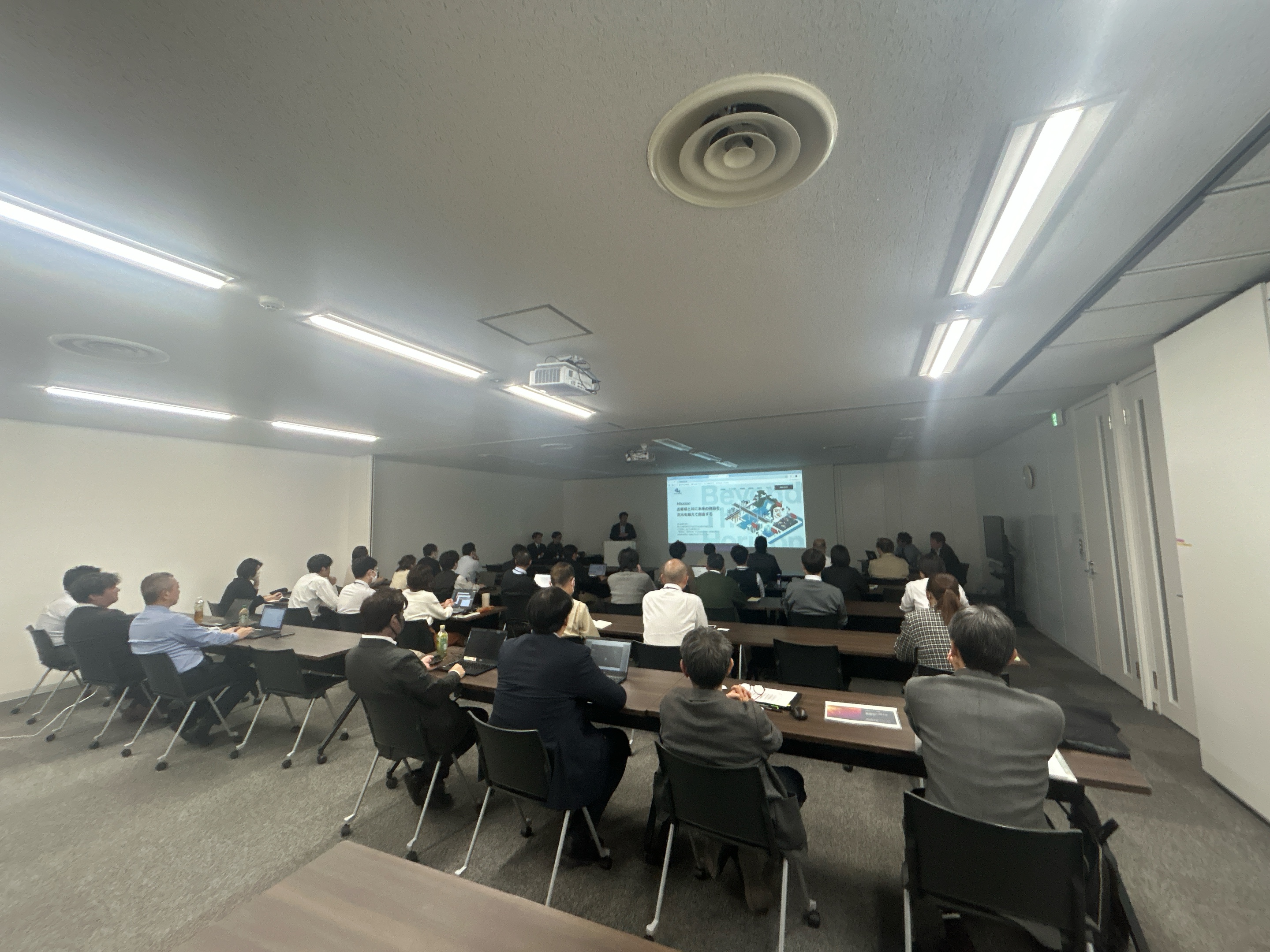 URリンゲージ様にて、AIの基礎について社内勉強会を実施